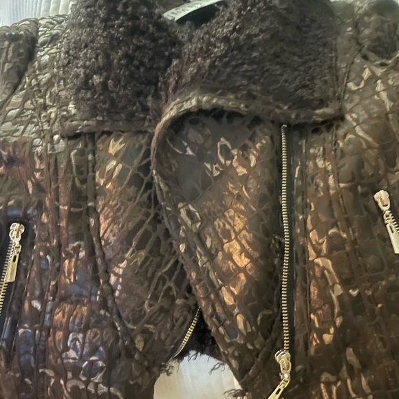 Stylish biker brown faux fur lined jacket with embossed design in faux leather - Picture 3 of 5